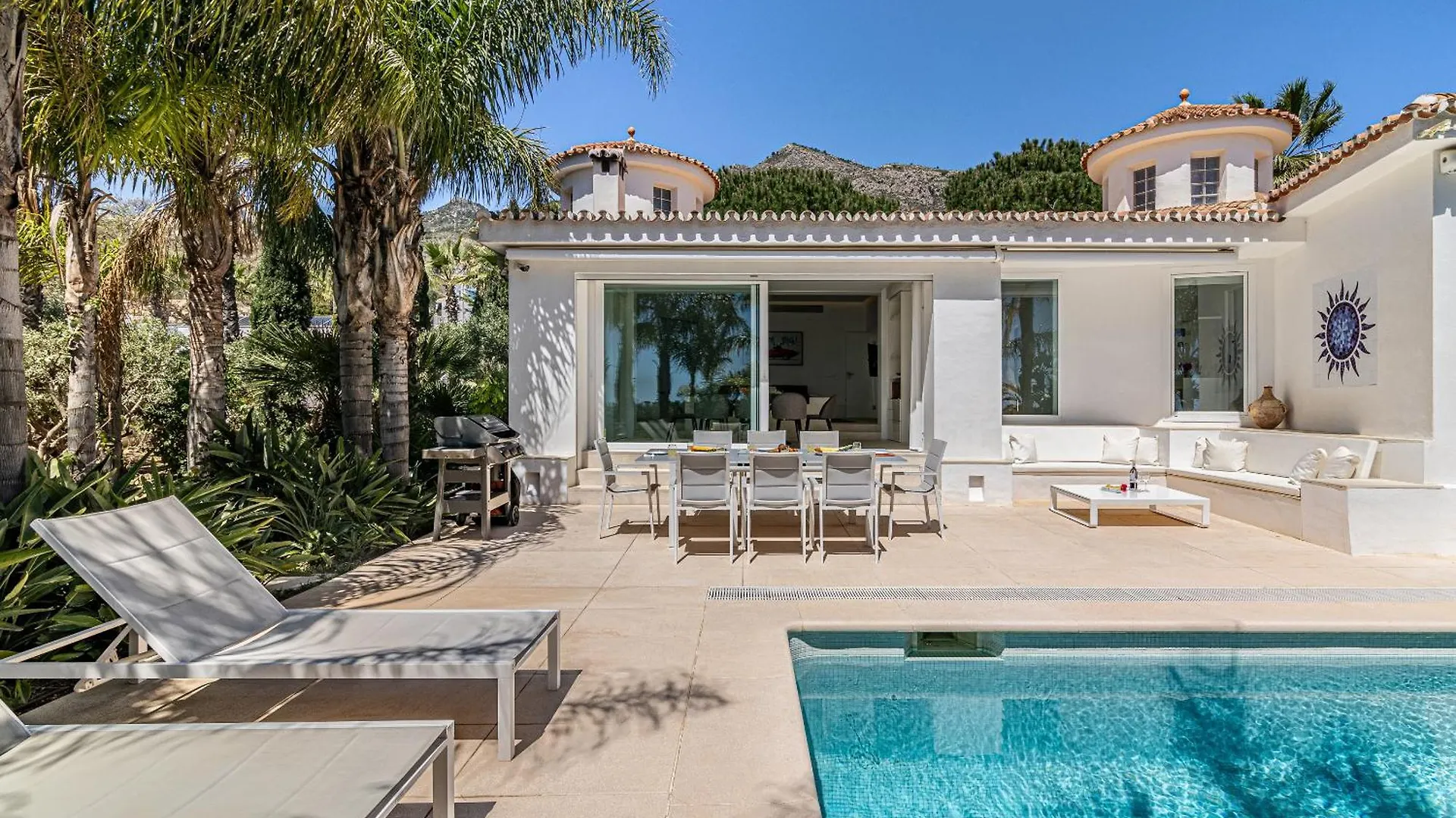 Tess Villa Las Coniferas Benalmadena