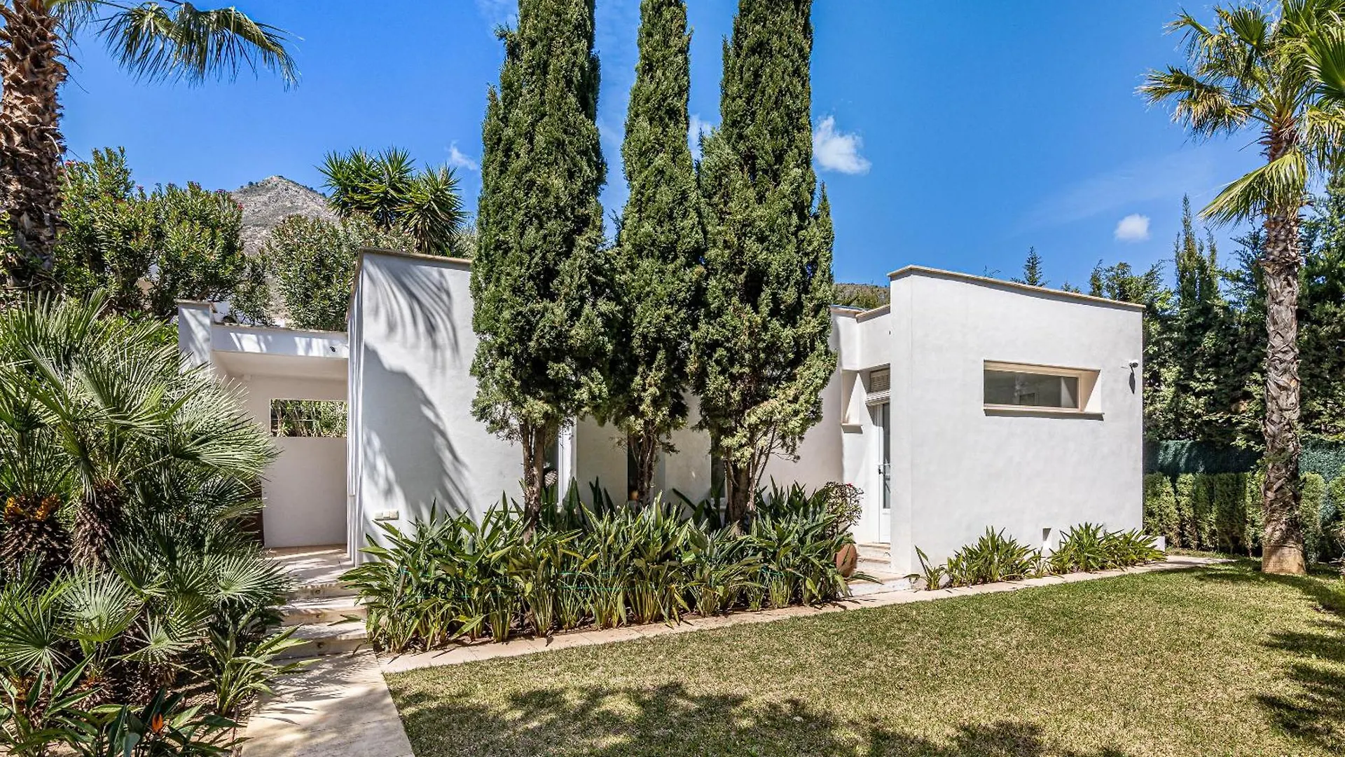 Tess Villa Las Coniferas Benalmadena Spain