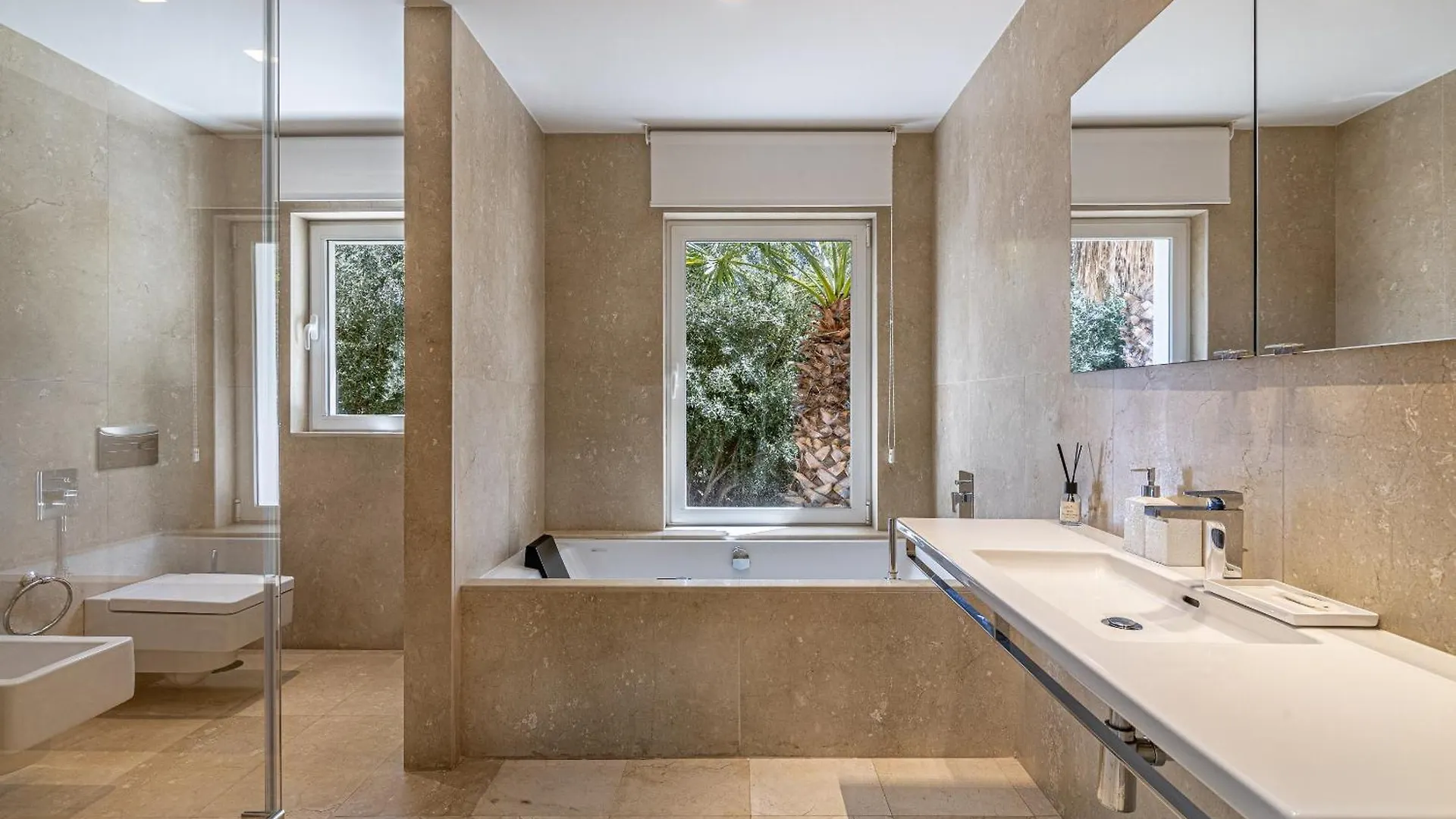Tess Villa Las Coniferas Benalmadena